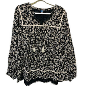 Old Navy Split Neck Boho Top Relaxed Floral Black and White peasant size xxl